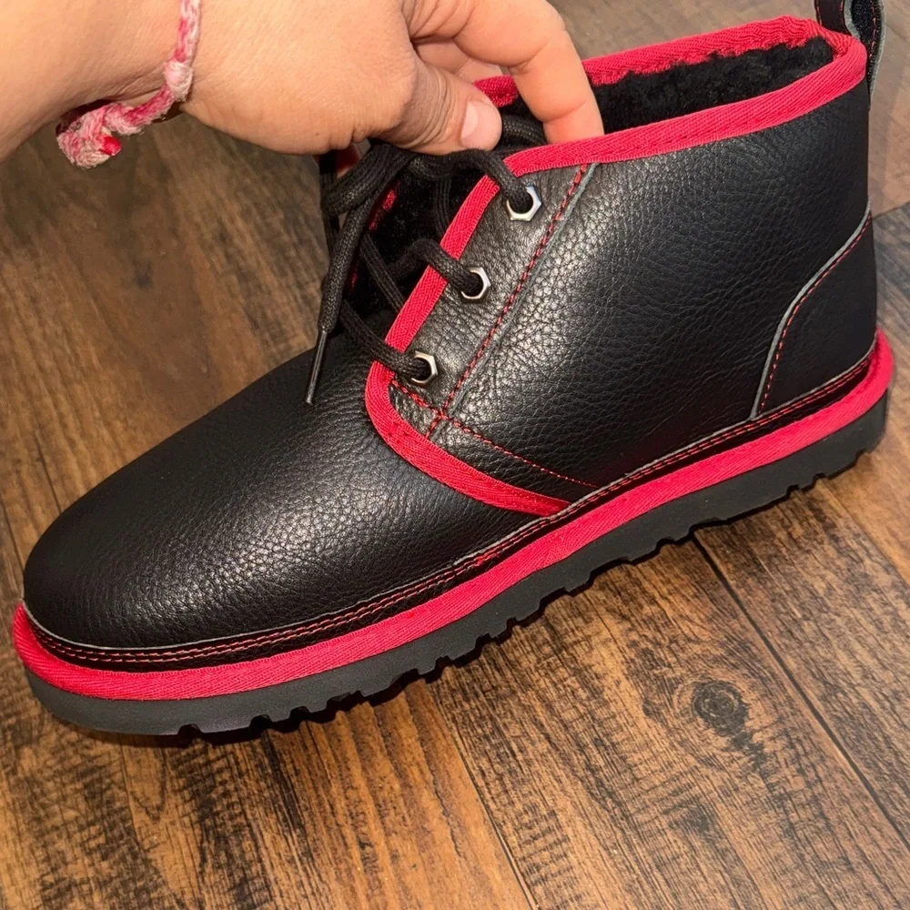 UGG Men's Neumel leather Chukka Boots black and red